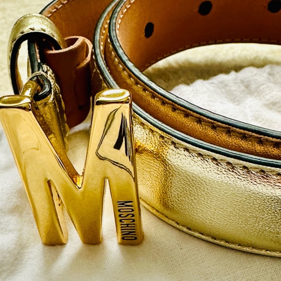 Moschino Women’s Gold Metallic Belt with M Buckle in pristine condition